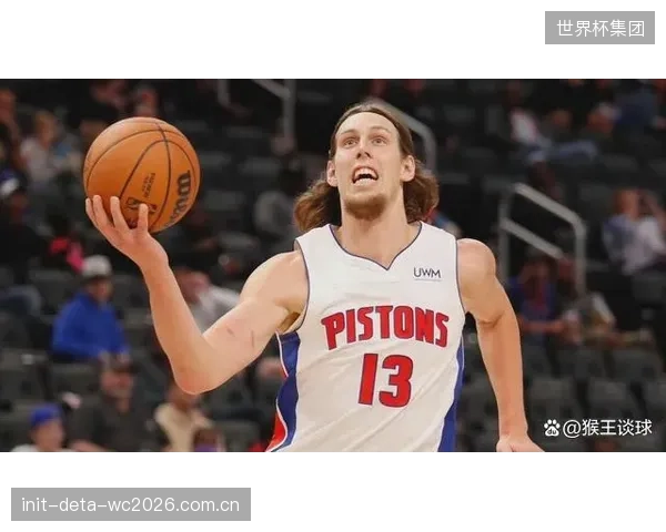 南非队的体能分配将面临新考验,上下半场固定的补水暂停或改变比赛原有攻防节奏。 南非队的体能分配将面临新考验,上下半场固定的补水暂停或改变比赛原有攻防节奏。